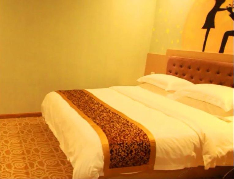 精品大床房(无窗)