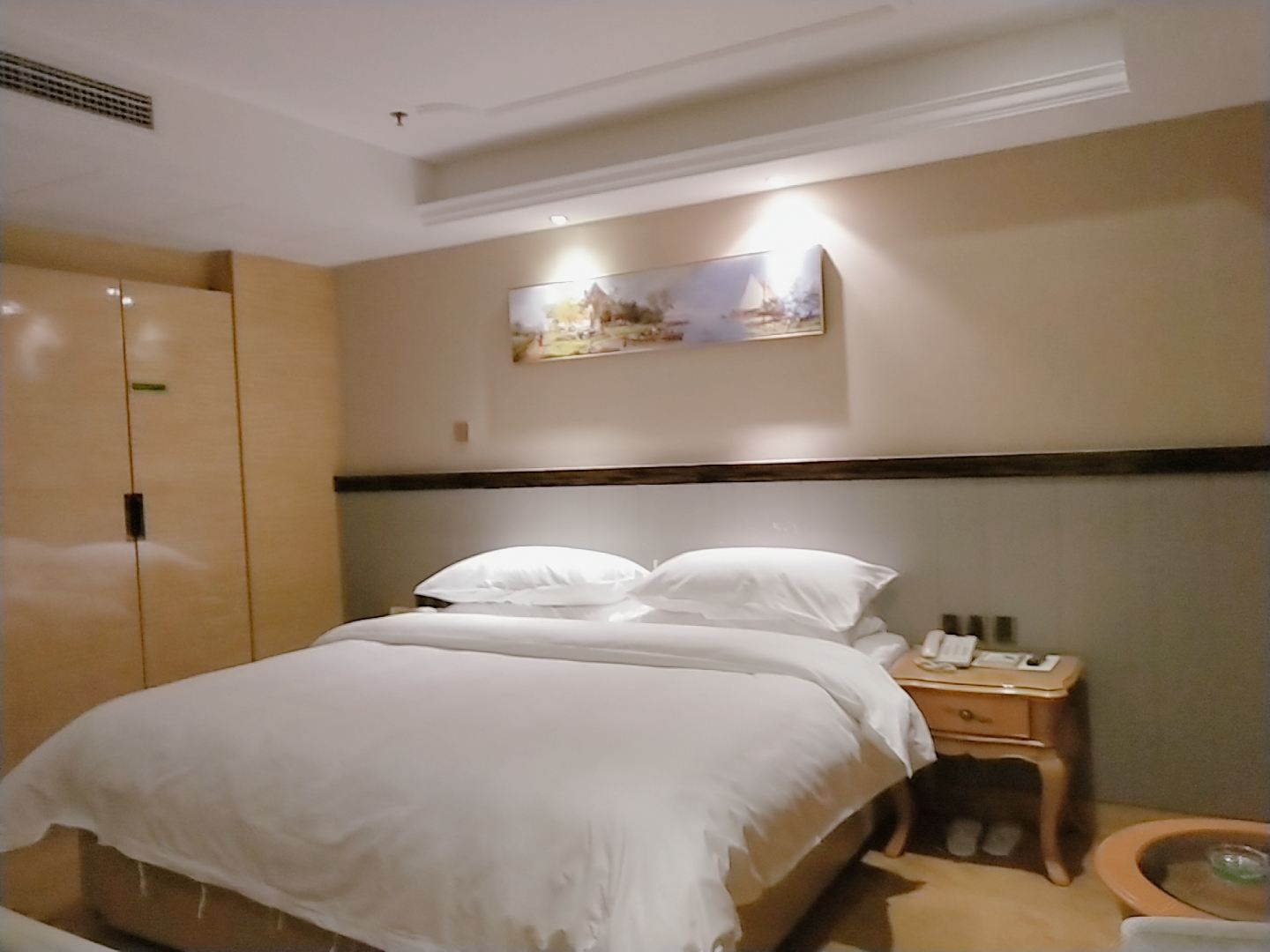 特价大床房(无窗)