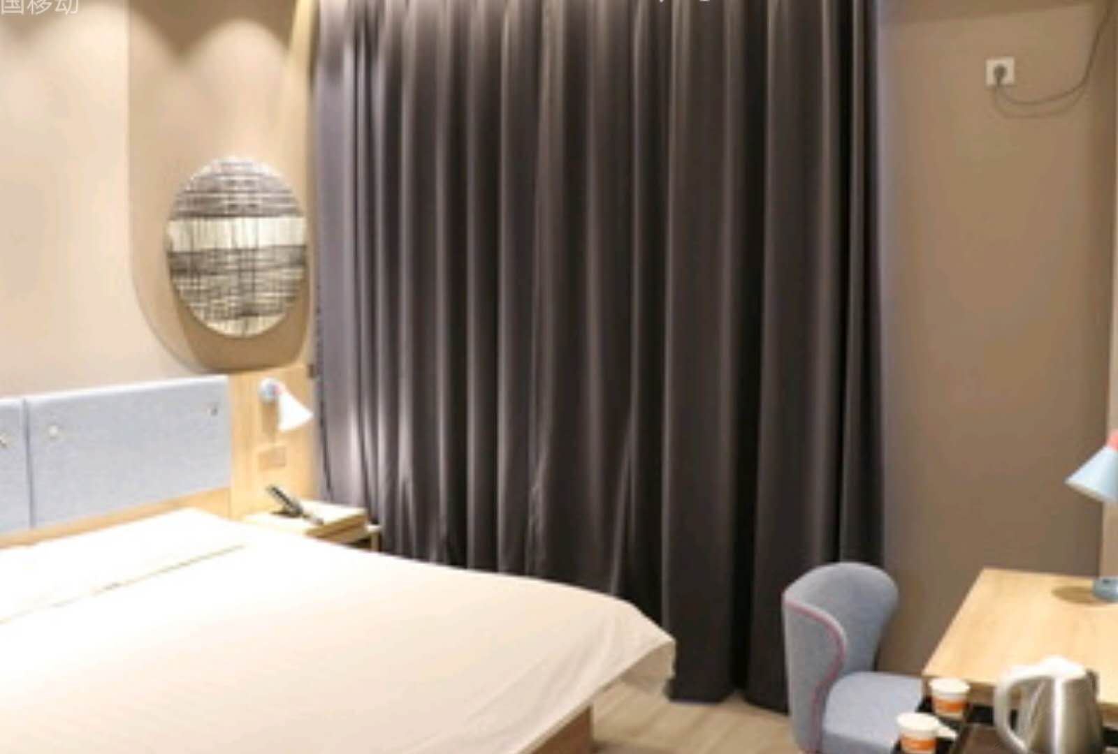 全新商务大床房
