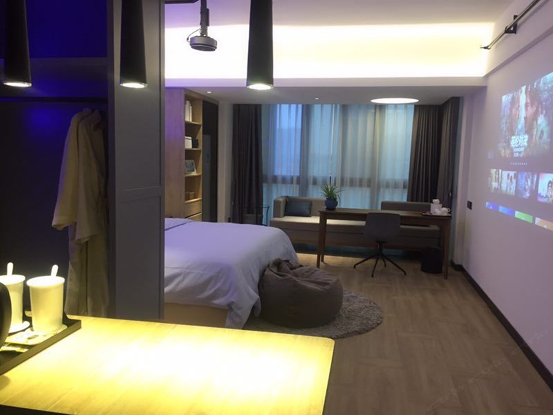 相隅阳光大床房A