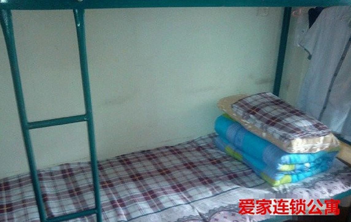 6人床位间