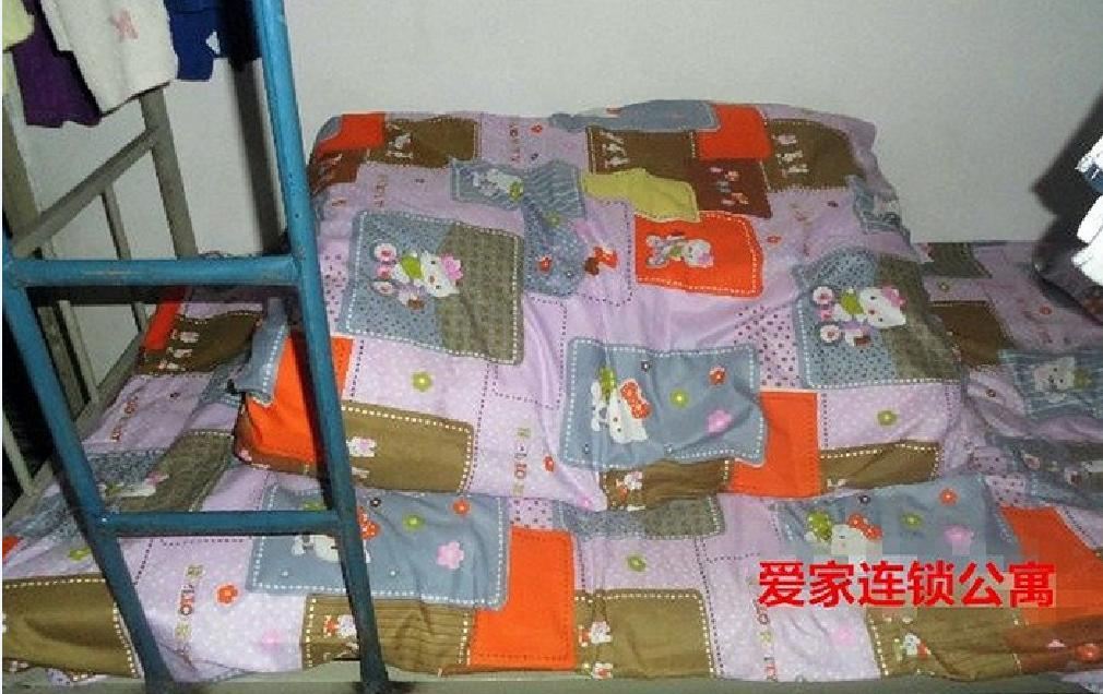 6人床位间