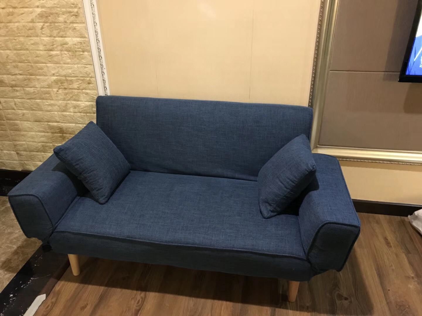 豪华蜜月大圆床房