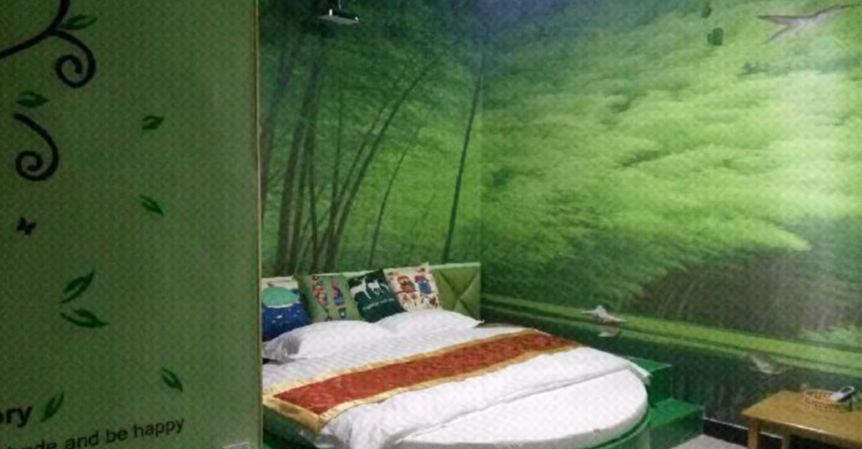 豪华浪漫浴缸房