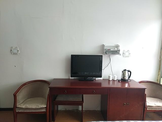 阳光三人间