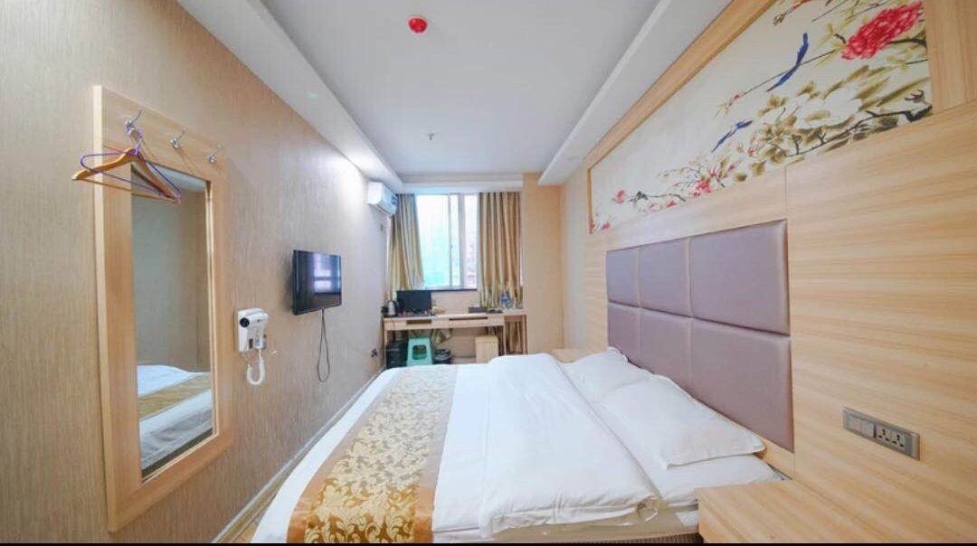 阳光大床房