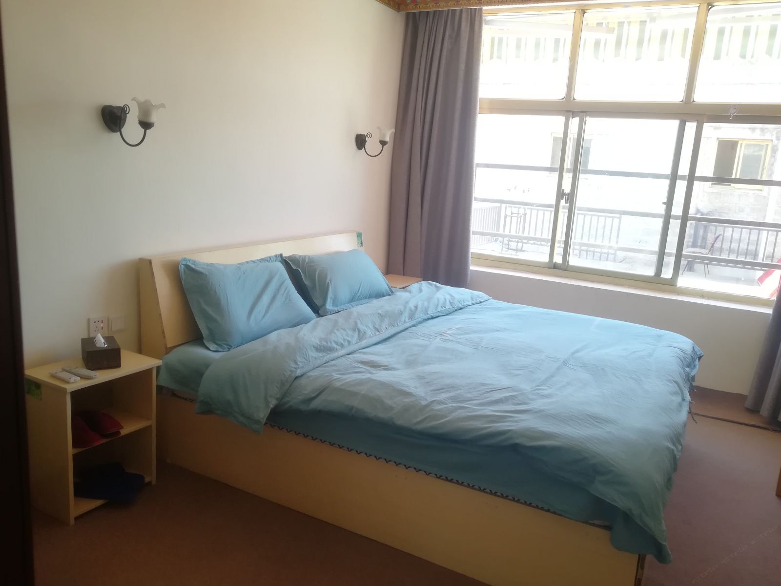 阳光大床房
