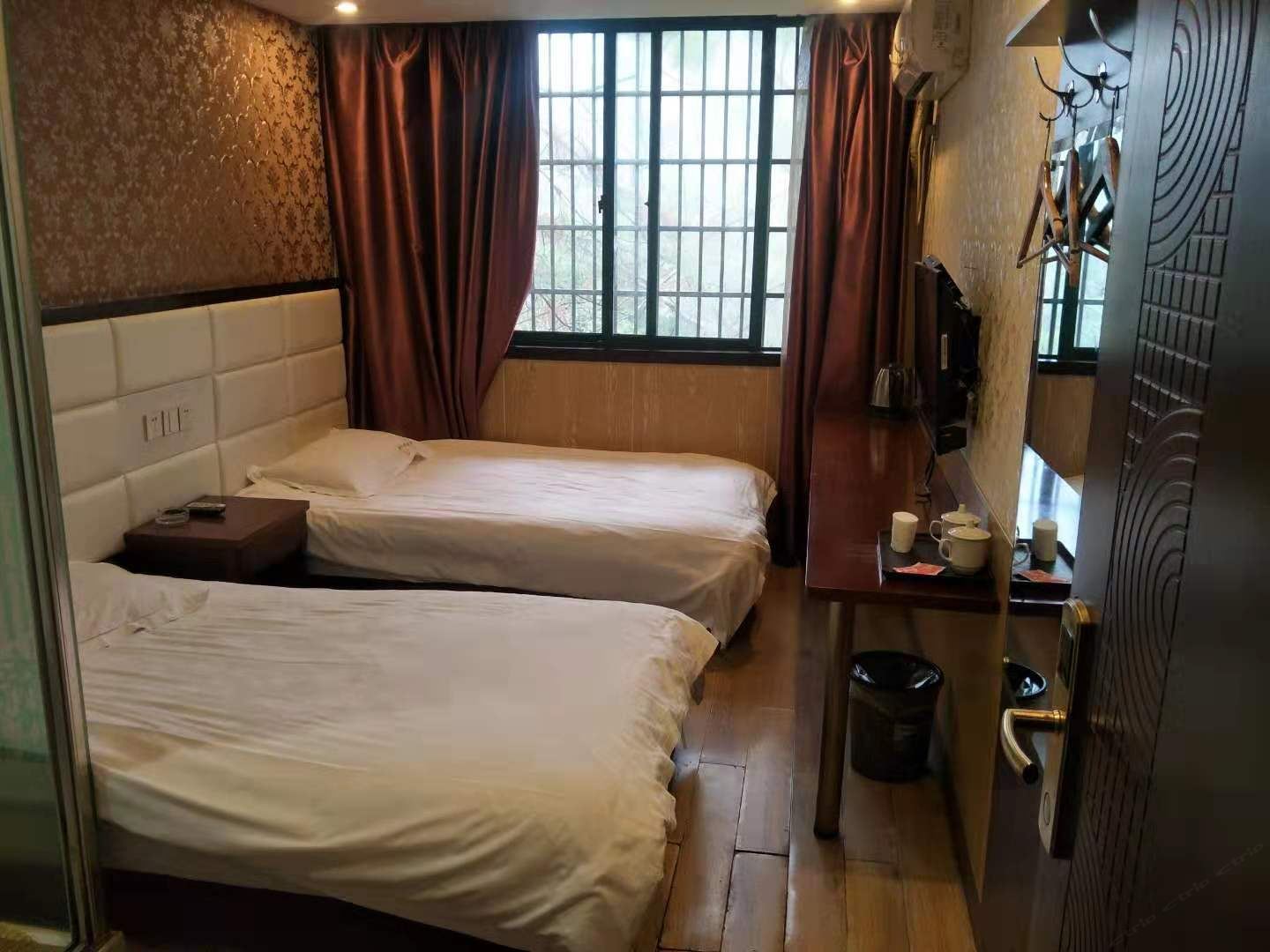 双标间