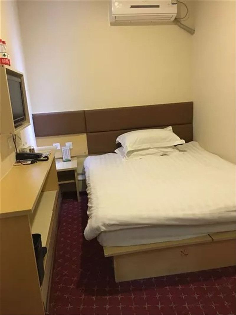 经济大床房(无窗)