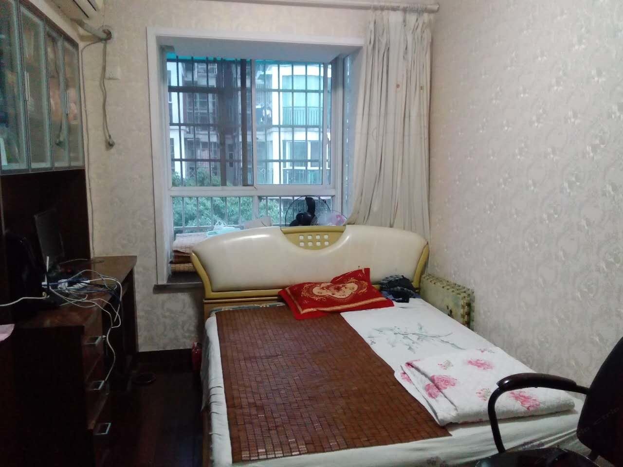 整洁四室一厅套房