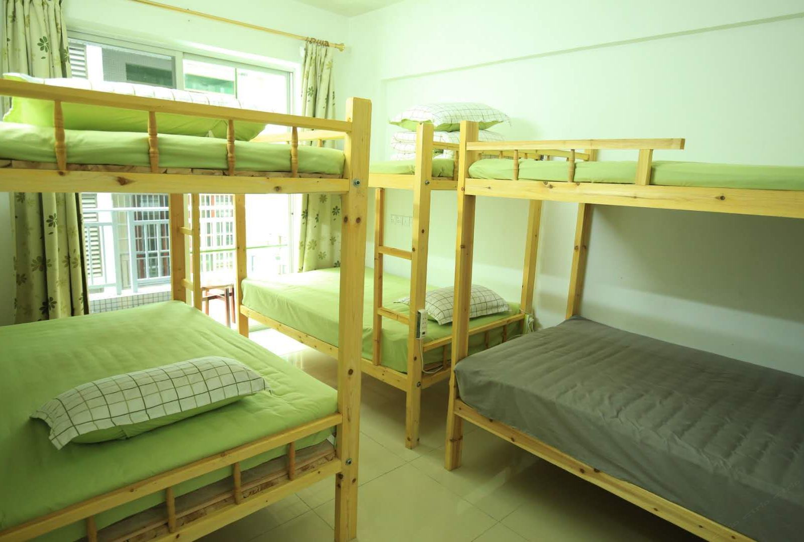 女生温馨4人床位房