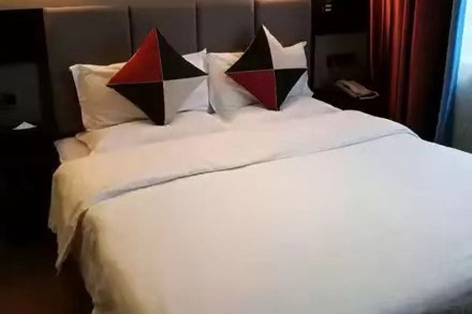 豪华大床房