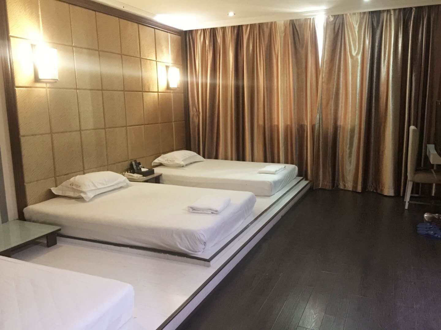 高级三人房