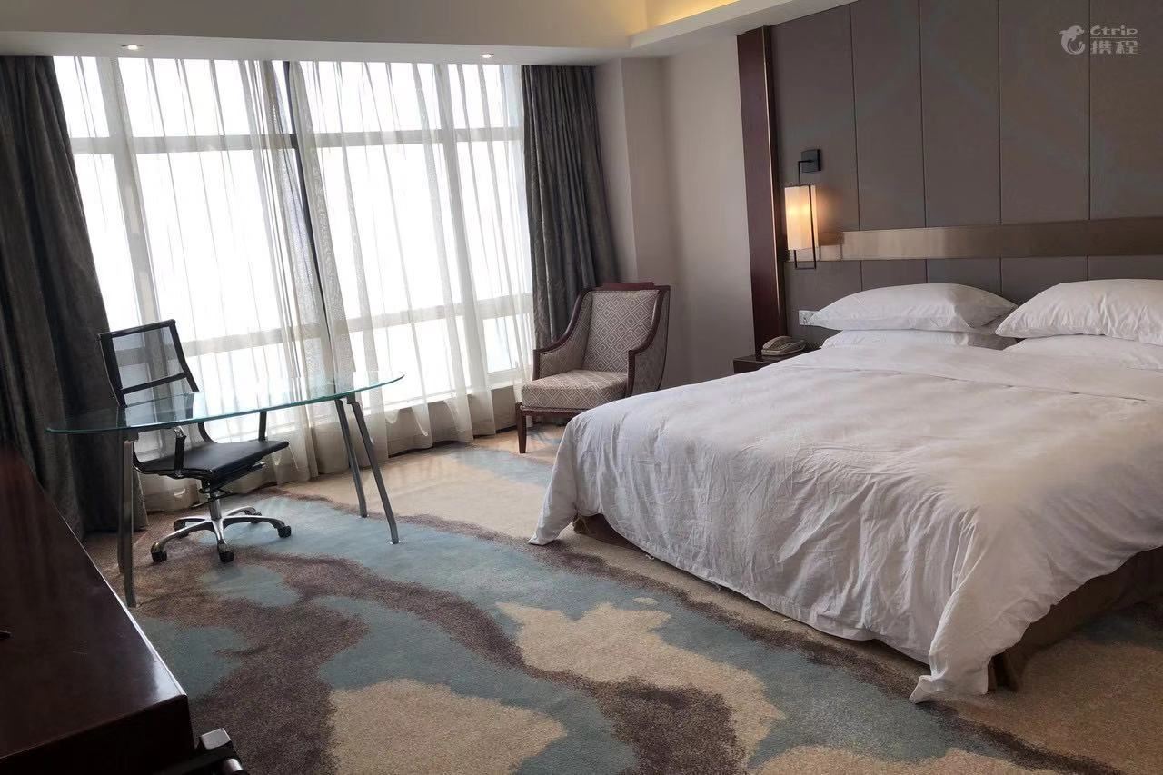 豪华风景大床房