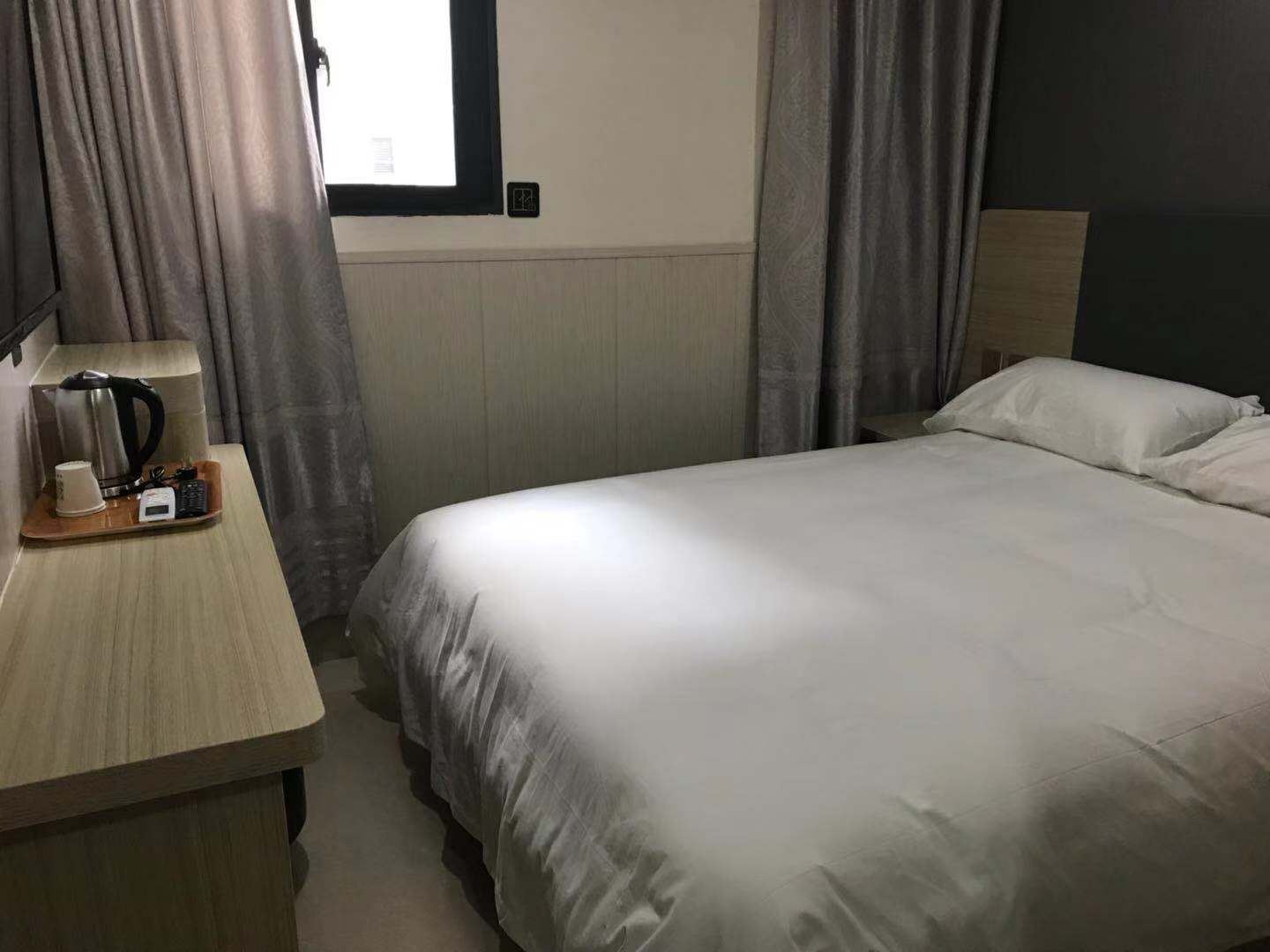 高级大床房