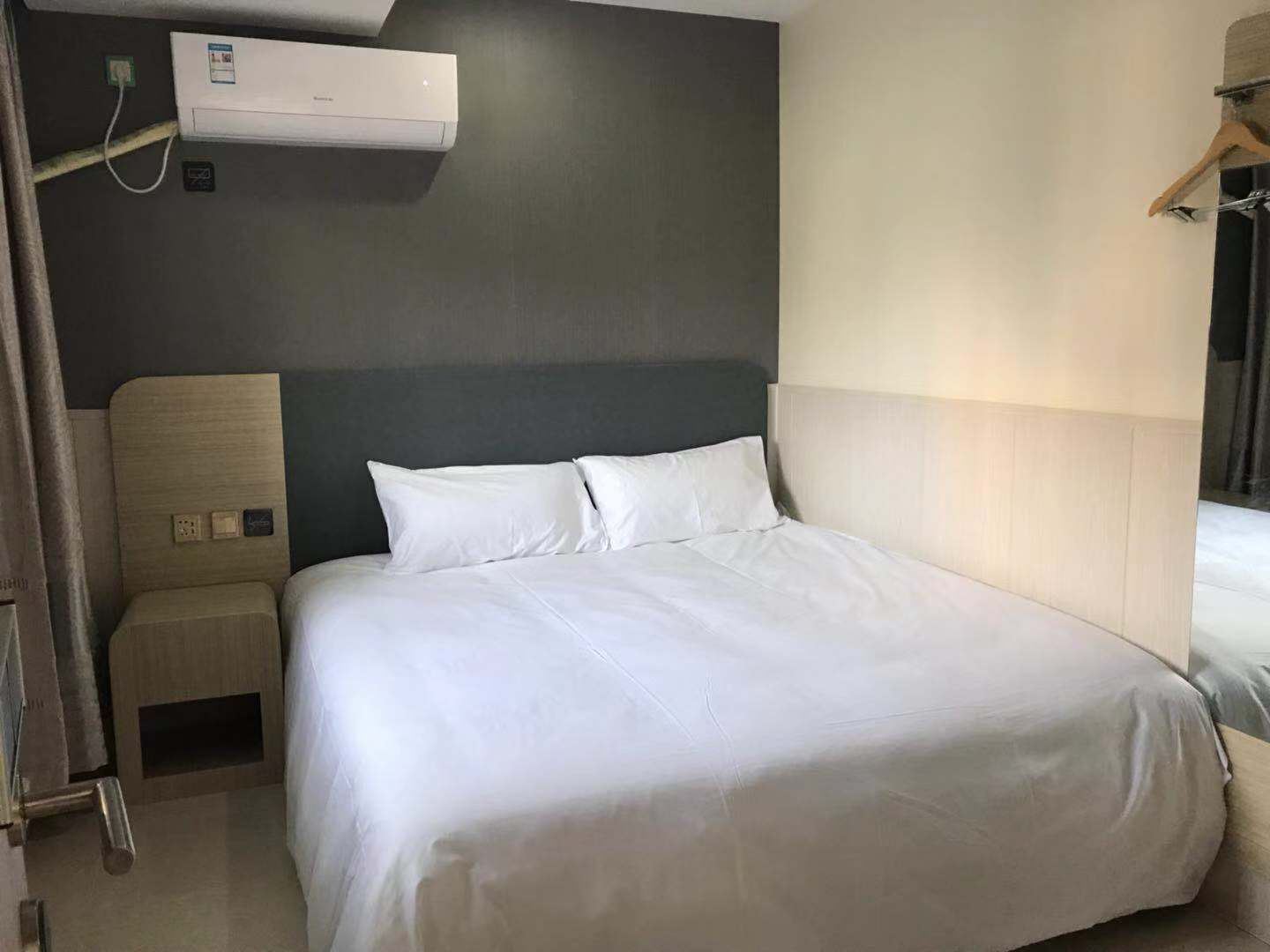 高级大床房