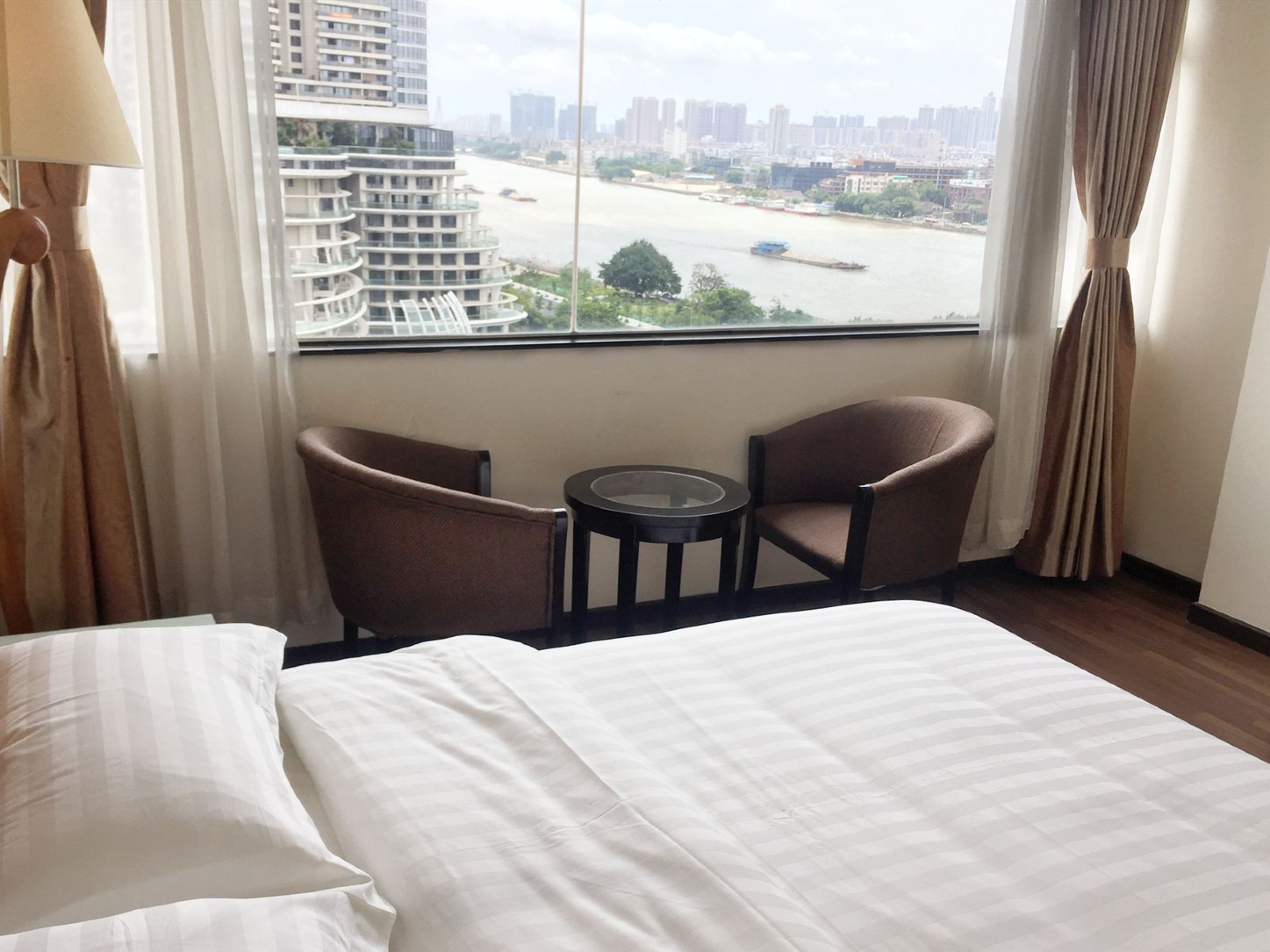 豪华园景大床房