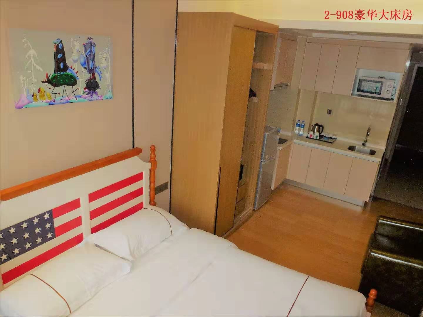 易成时尚大床房