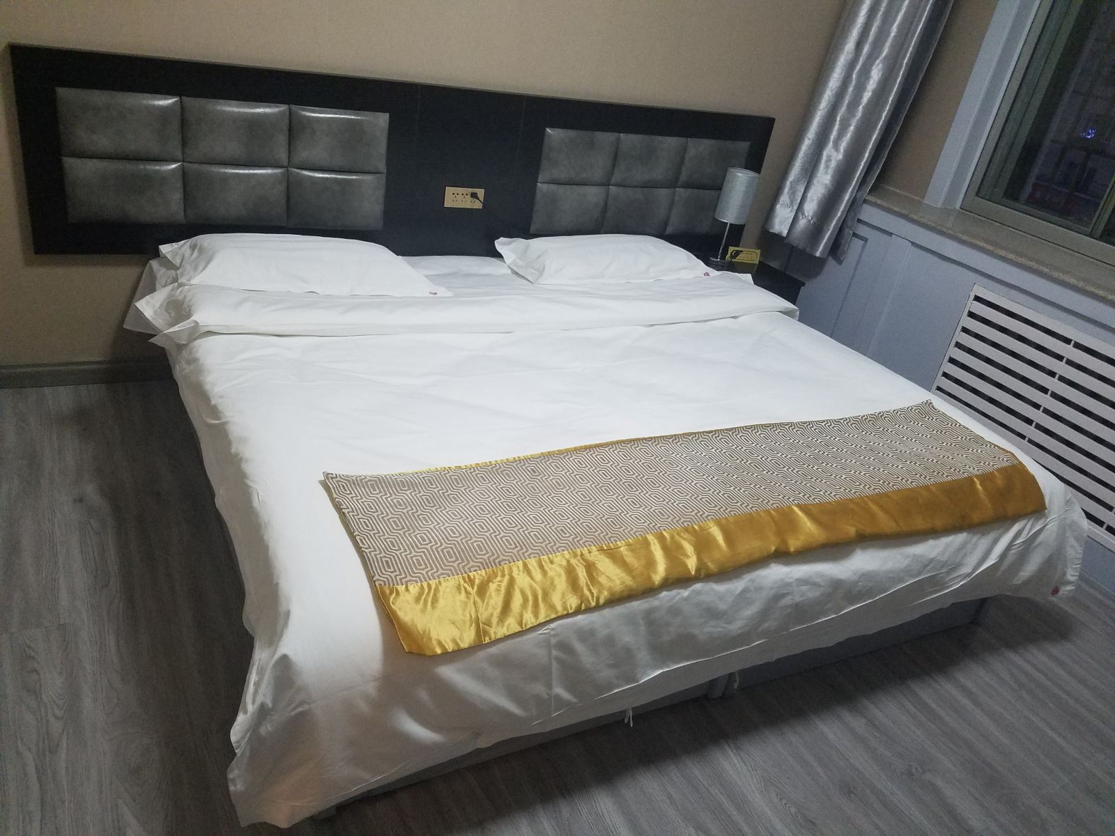 商务大床房