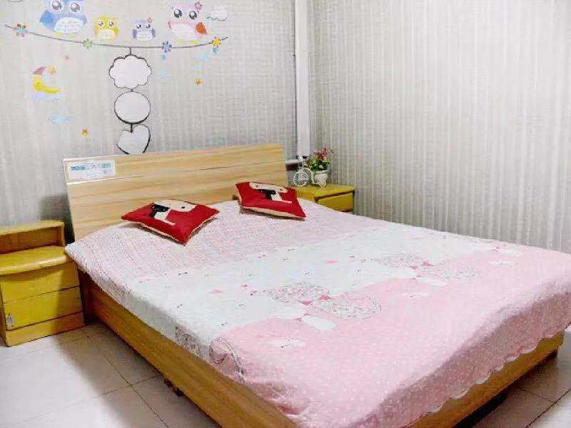五彩斑斓大床房
