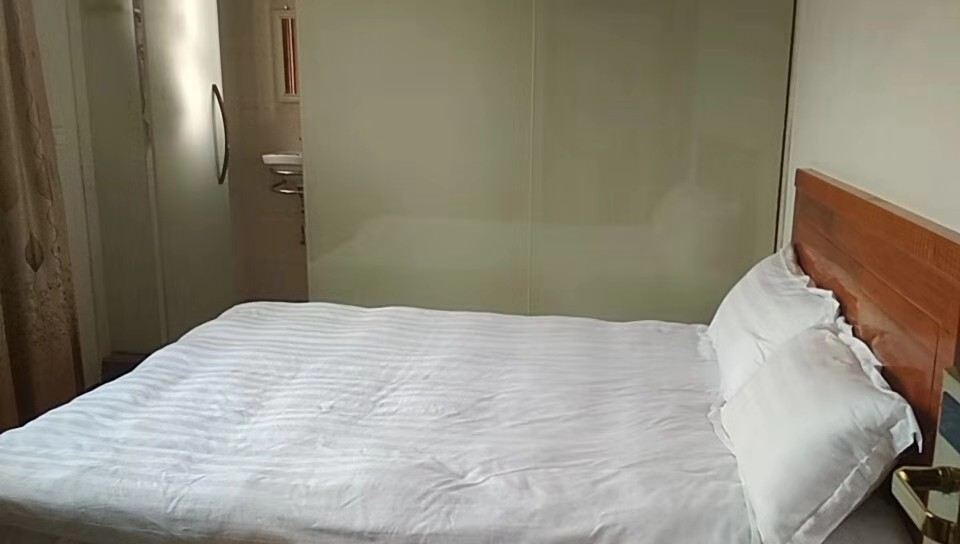 标准大床间