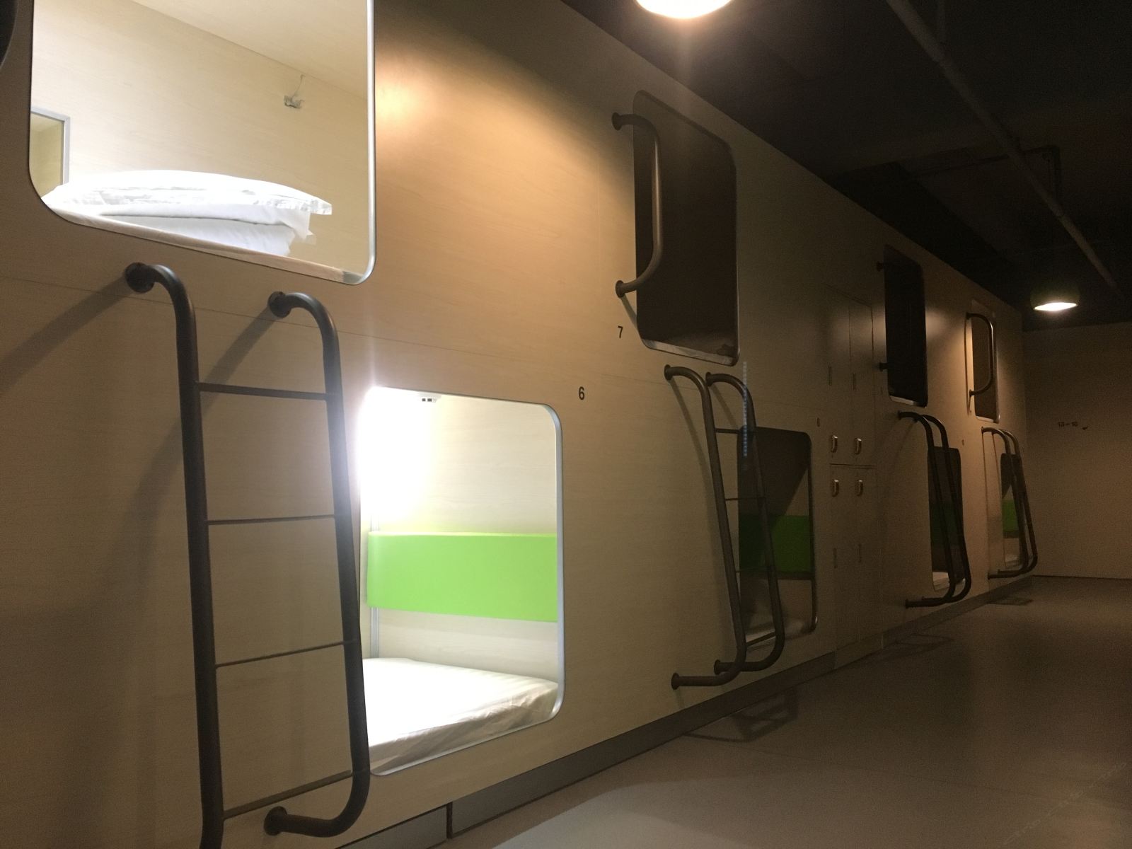 体验舱(床位)(公共卫浴)