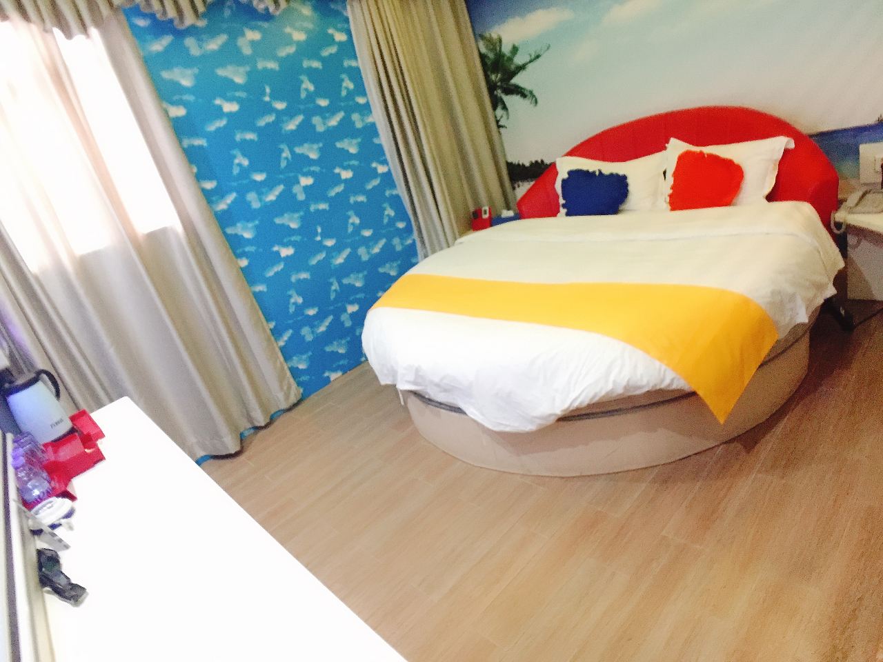 浪漫圆床电影房