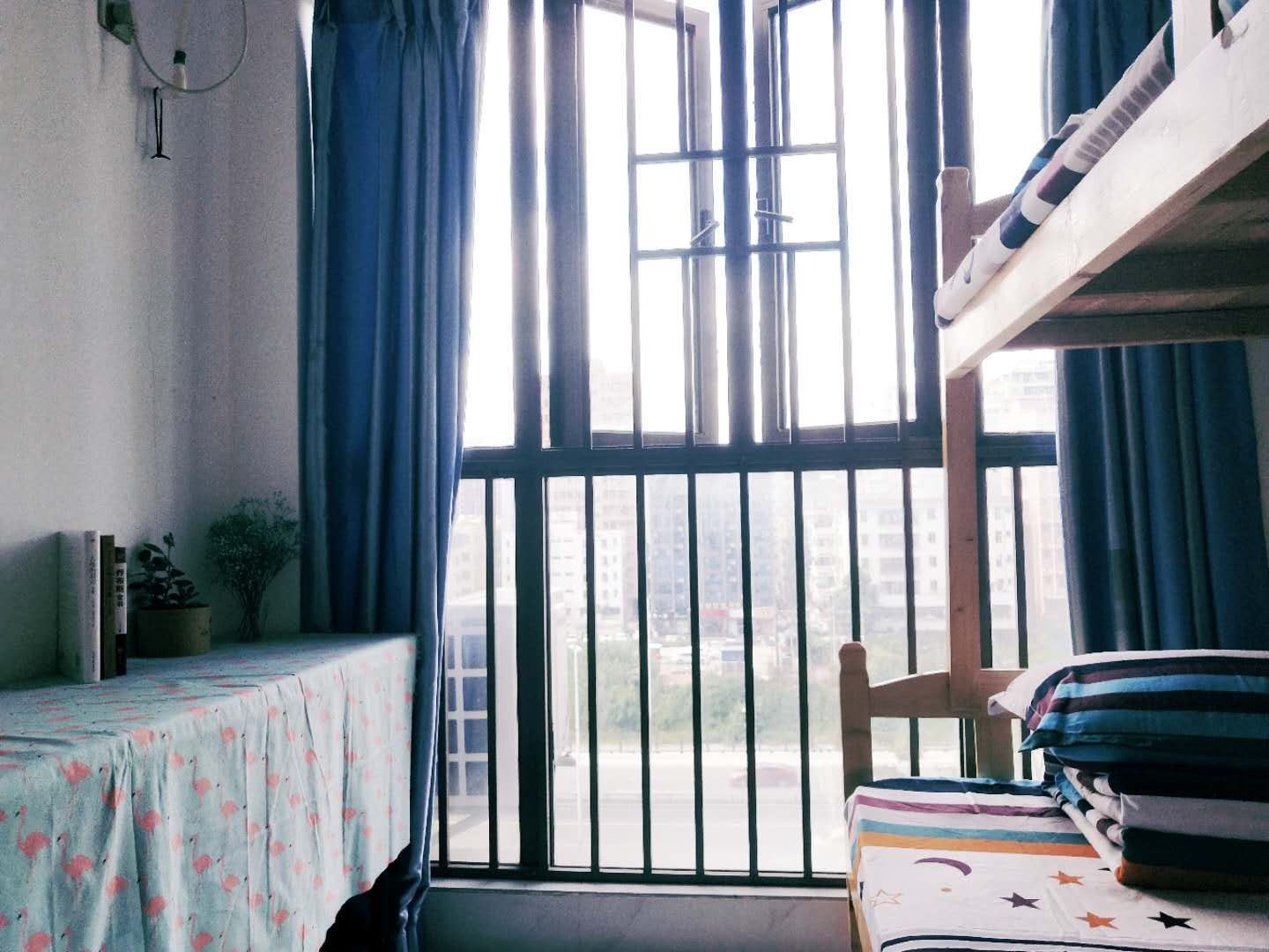 双人间(床位房)(公共卫浴)