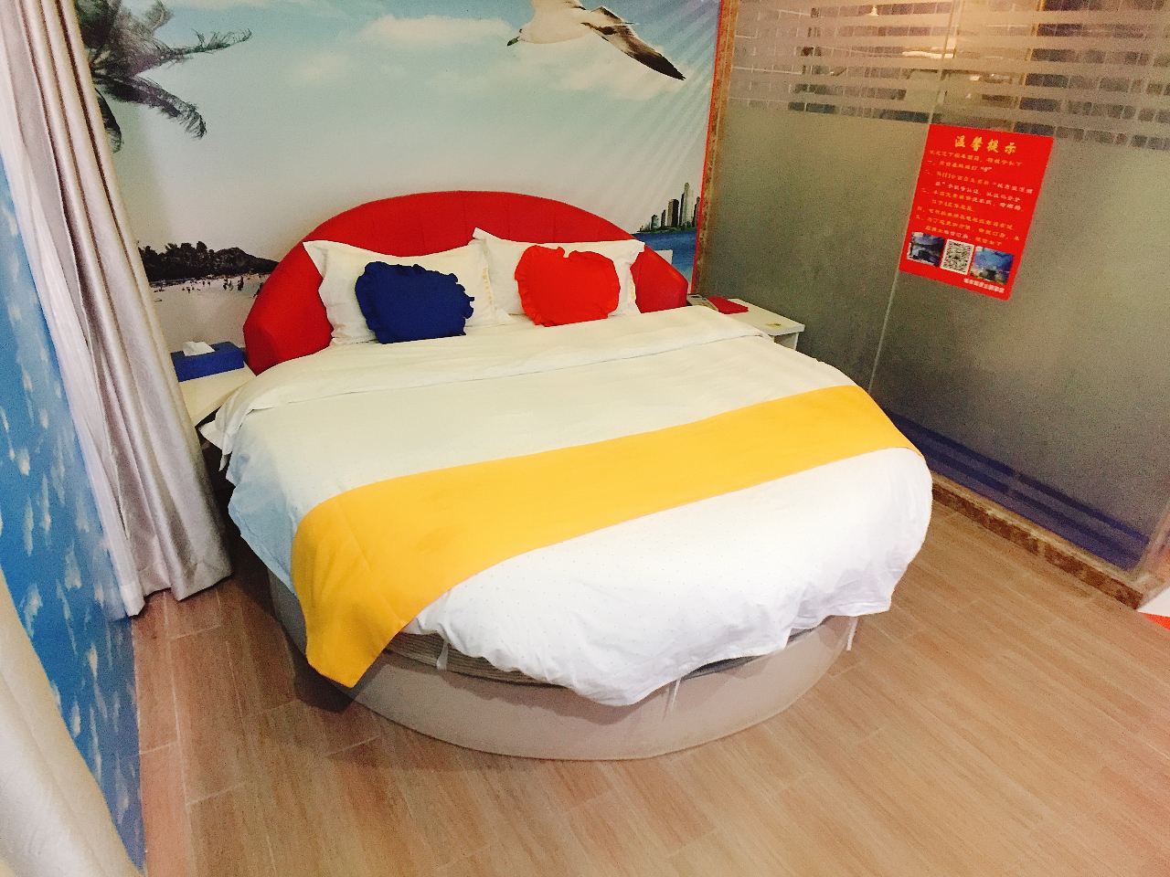 浪漫圆床电影房