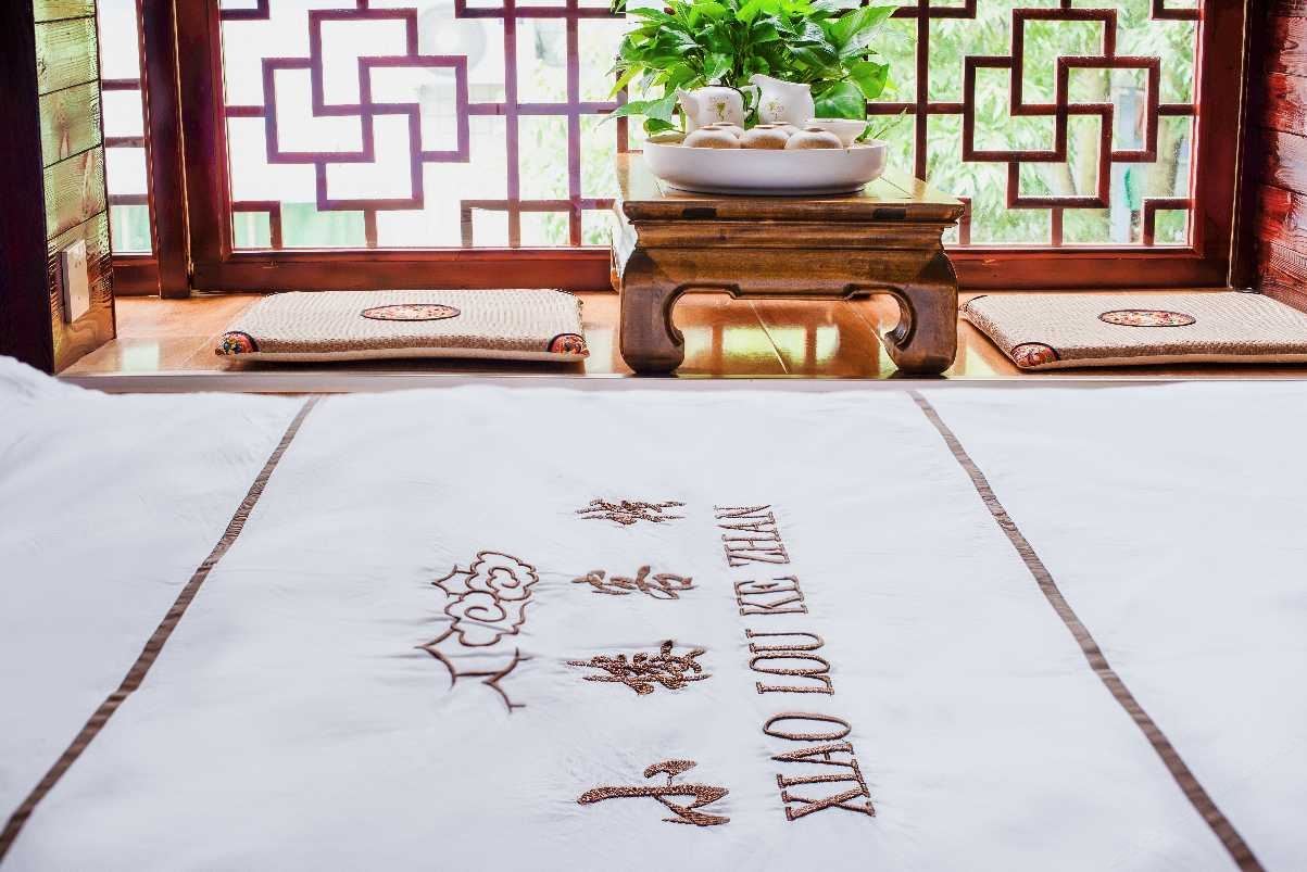 阳光双床房