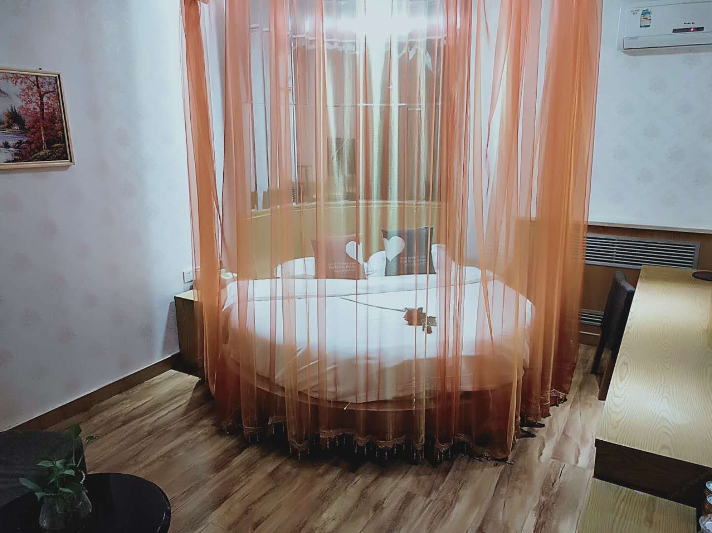 蜜月圆床房