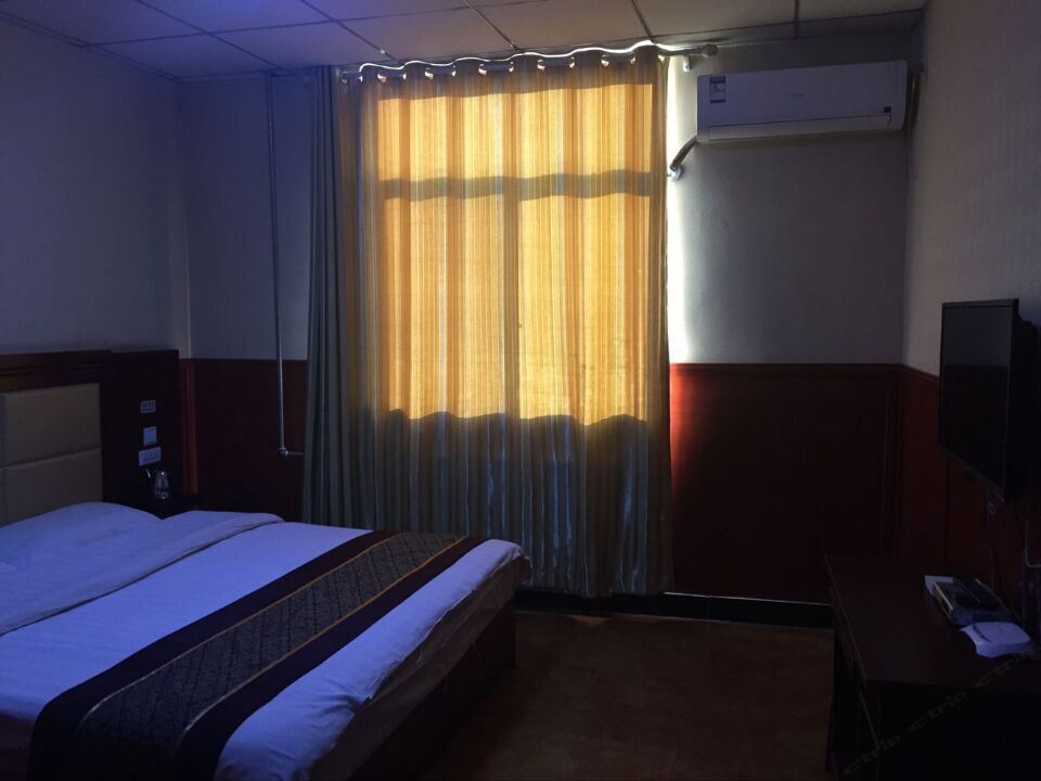 豪华商务大床房