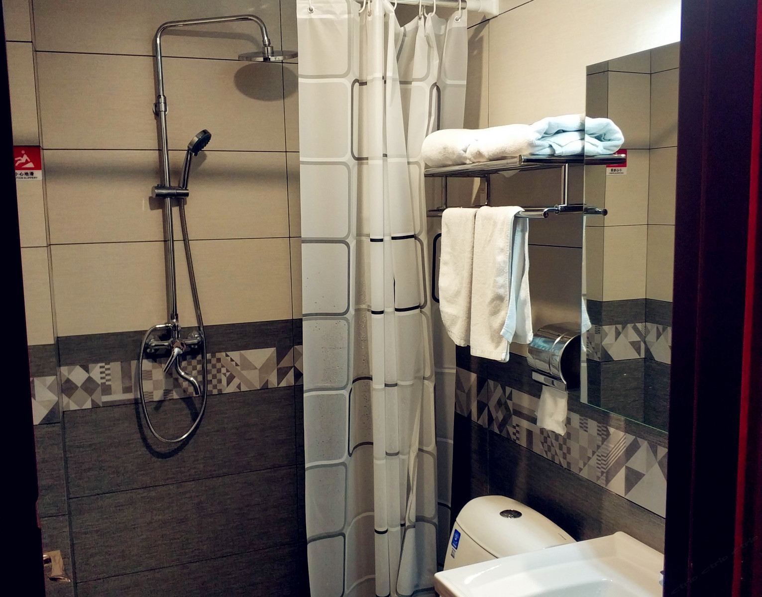 豪华商务大床房