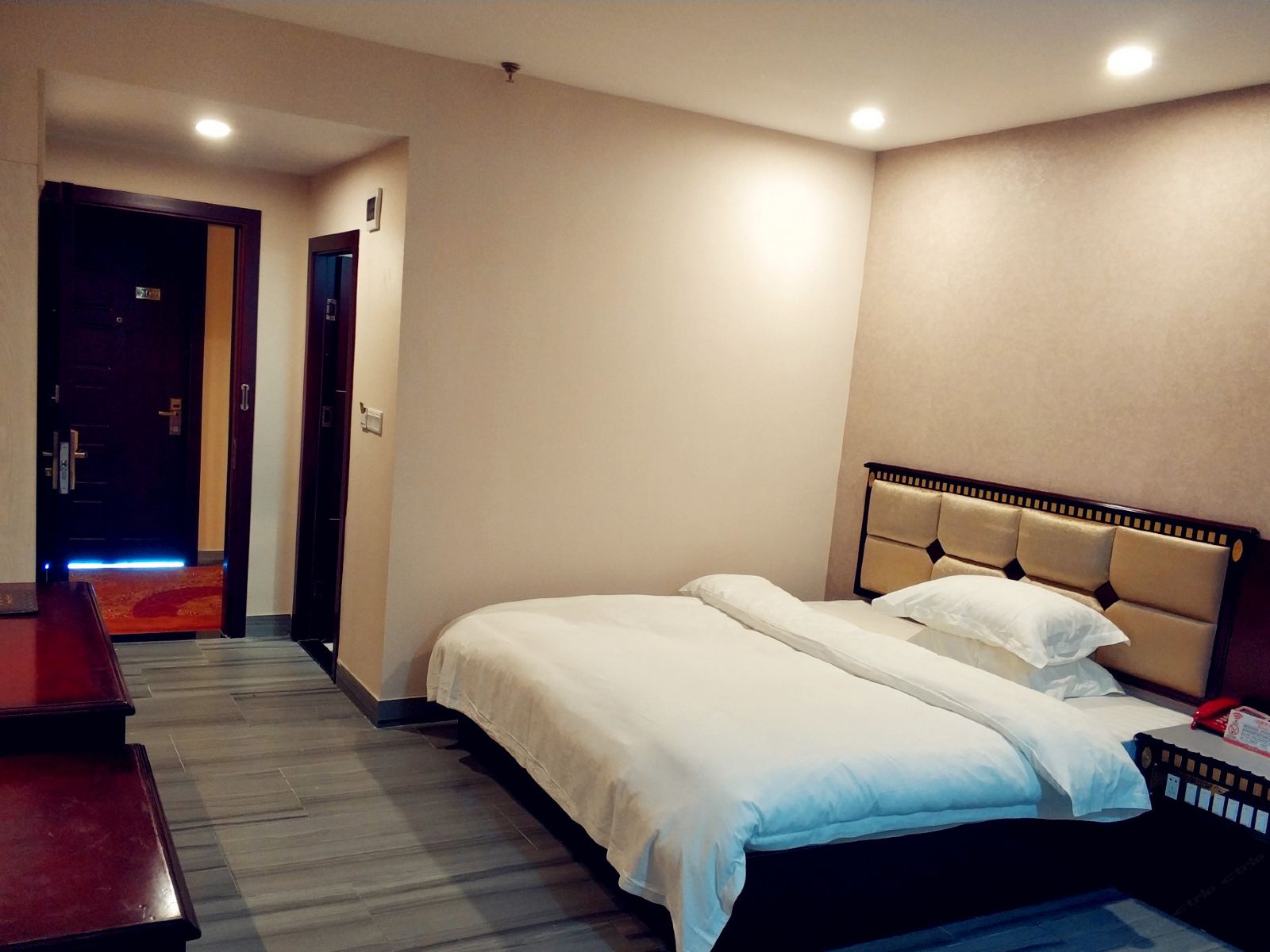 豪华商务大床房