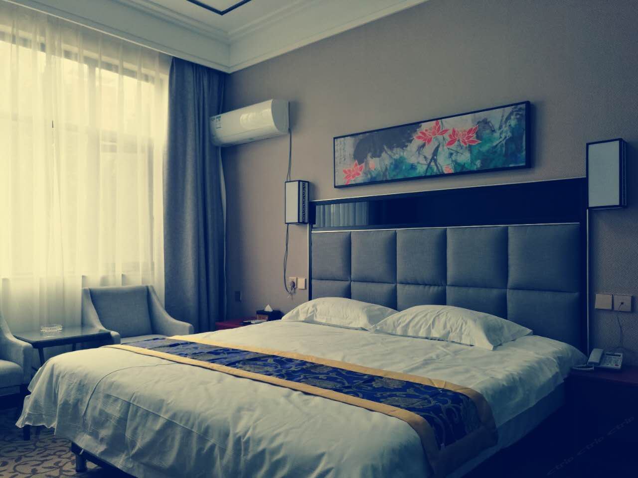 豪华商旅套间书房