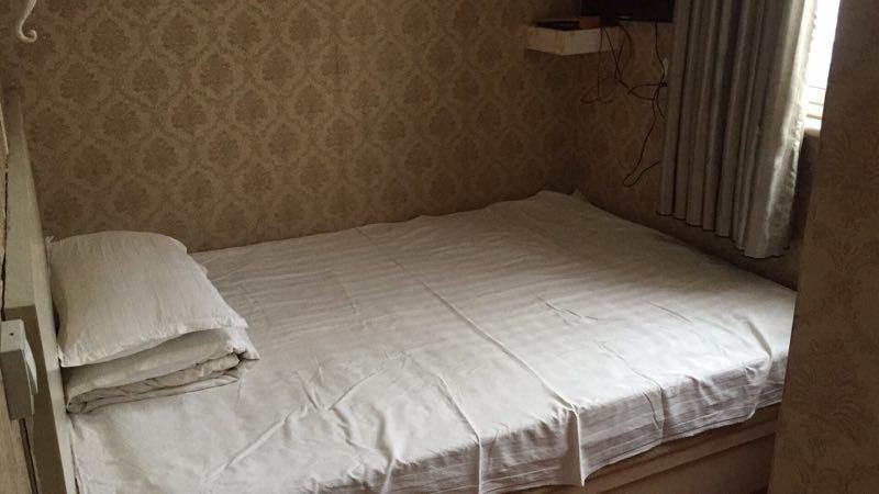 阳光大床房