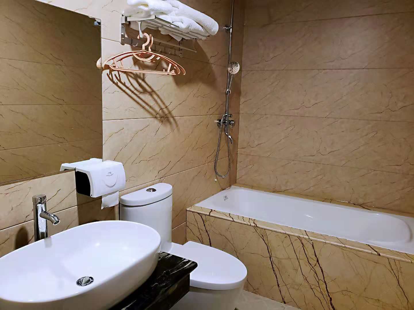 情趣震动圆床房