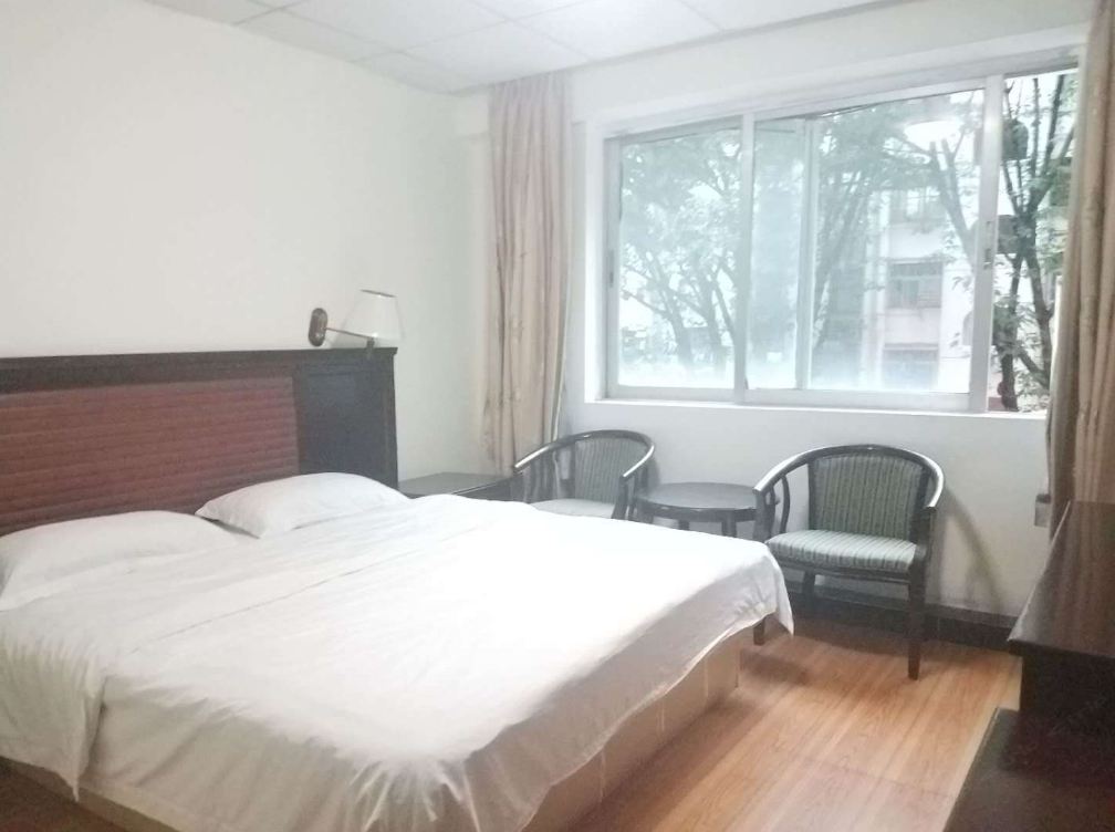 豪华大床房