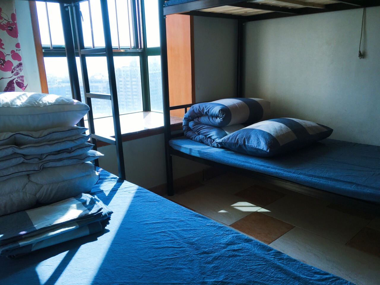 八人间(床位房)(公共卫浴)