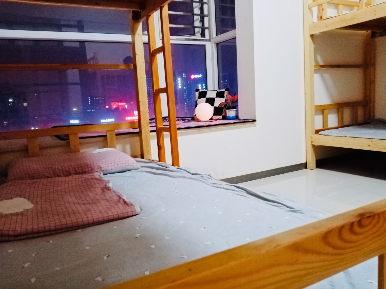 玫瑰六人间(床位)