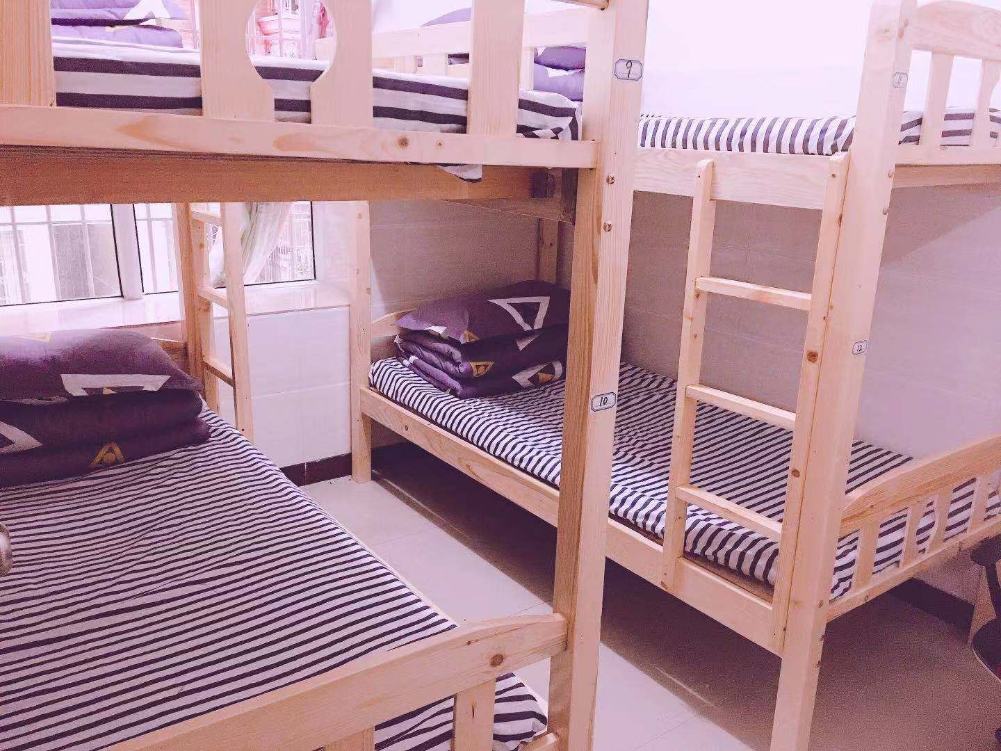 标准四人间(床位)(公共卫浴)