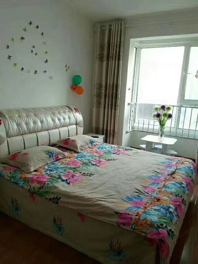 情侣大床房