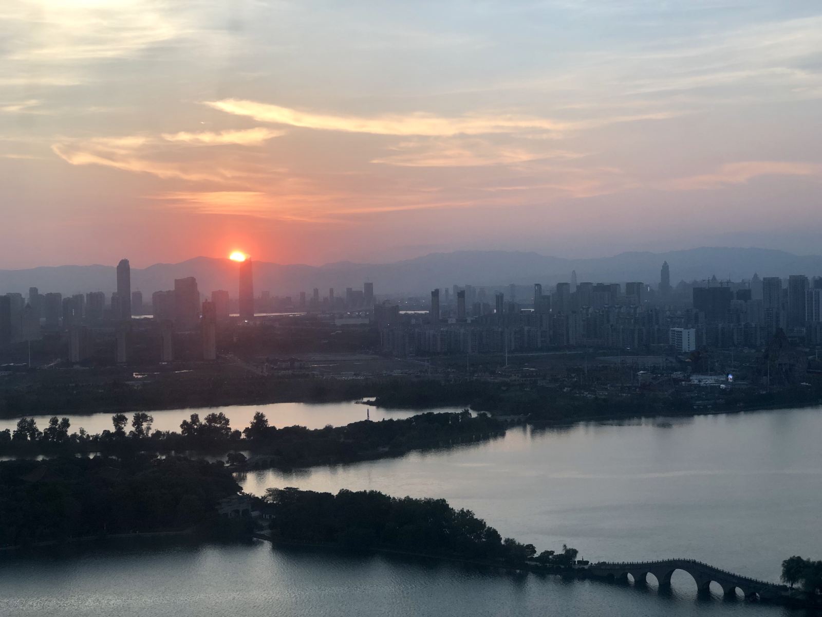 湖景大床房