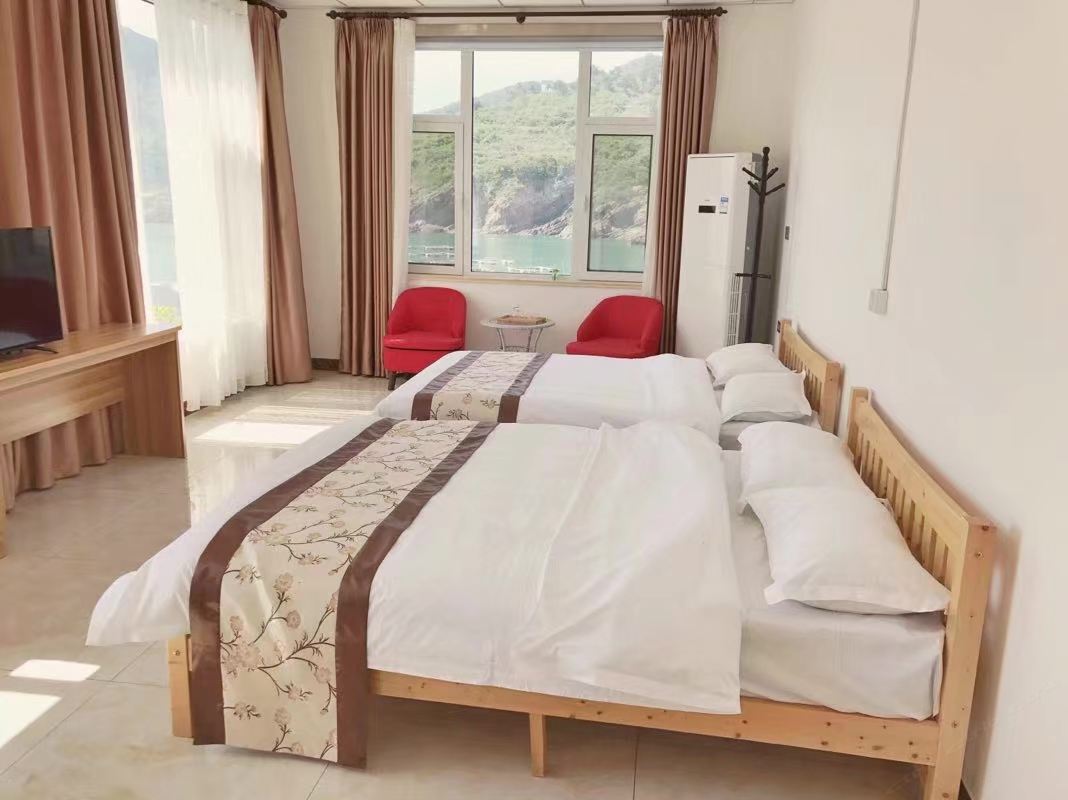 豪华全景观海大床房