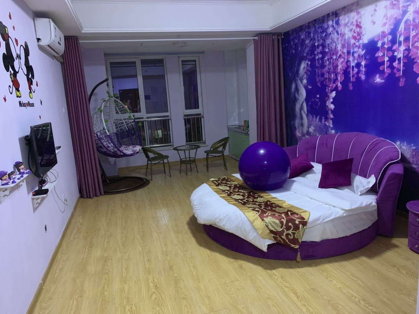 花前月下温馨圆床房