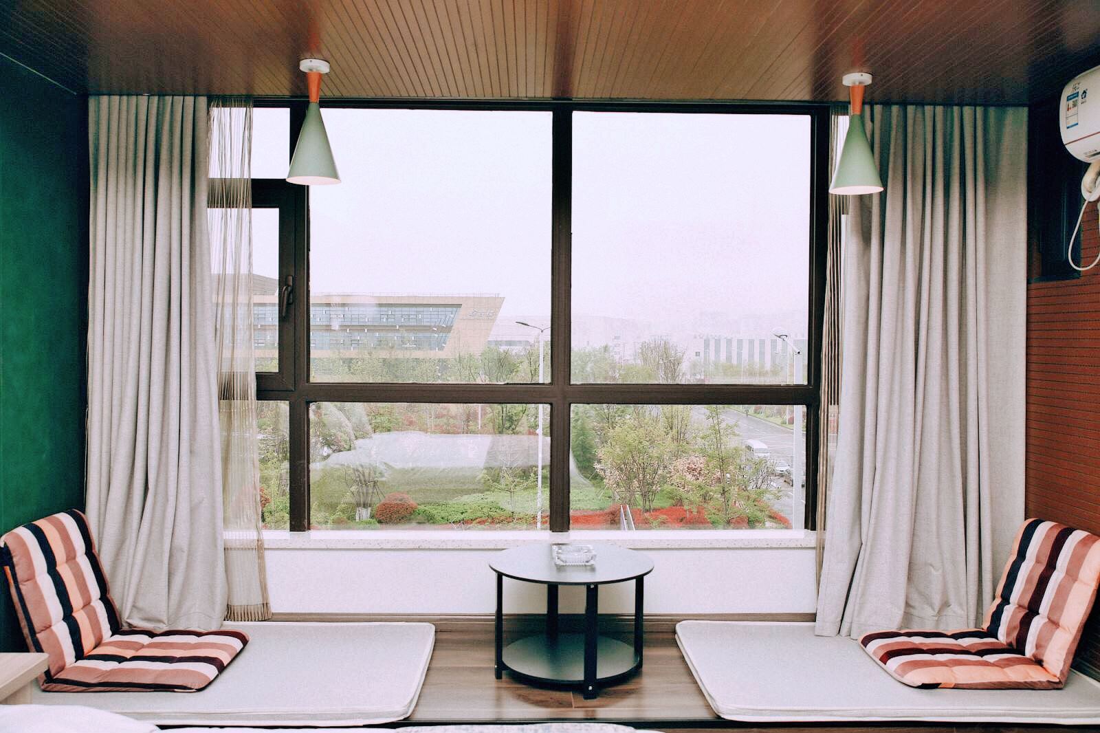 精致山景大床房