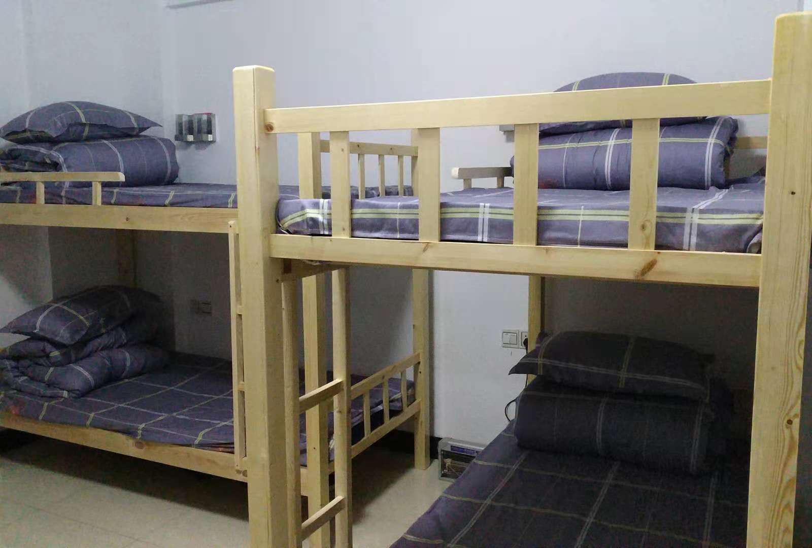 6人间(床位)(公共卫浴)