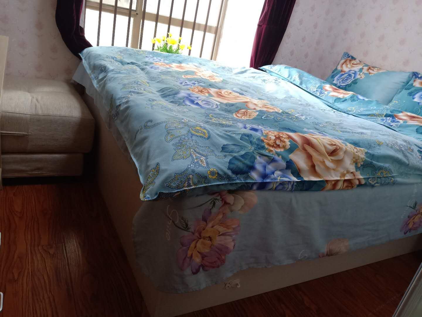 蓝天白云大床房