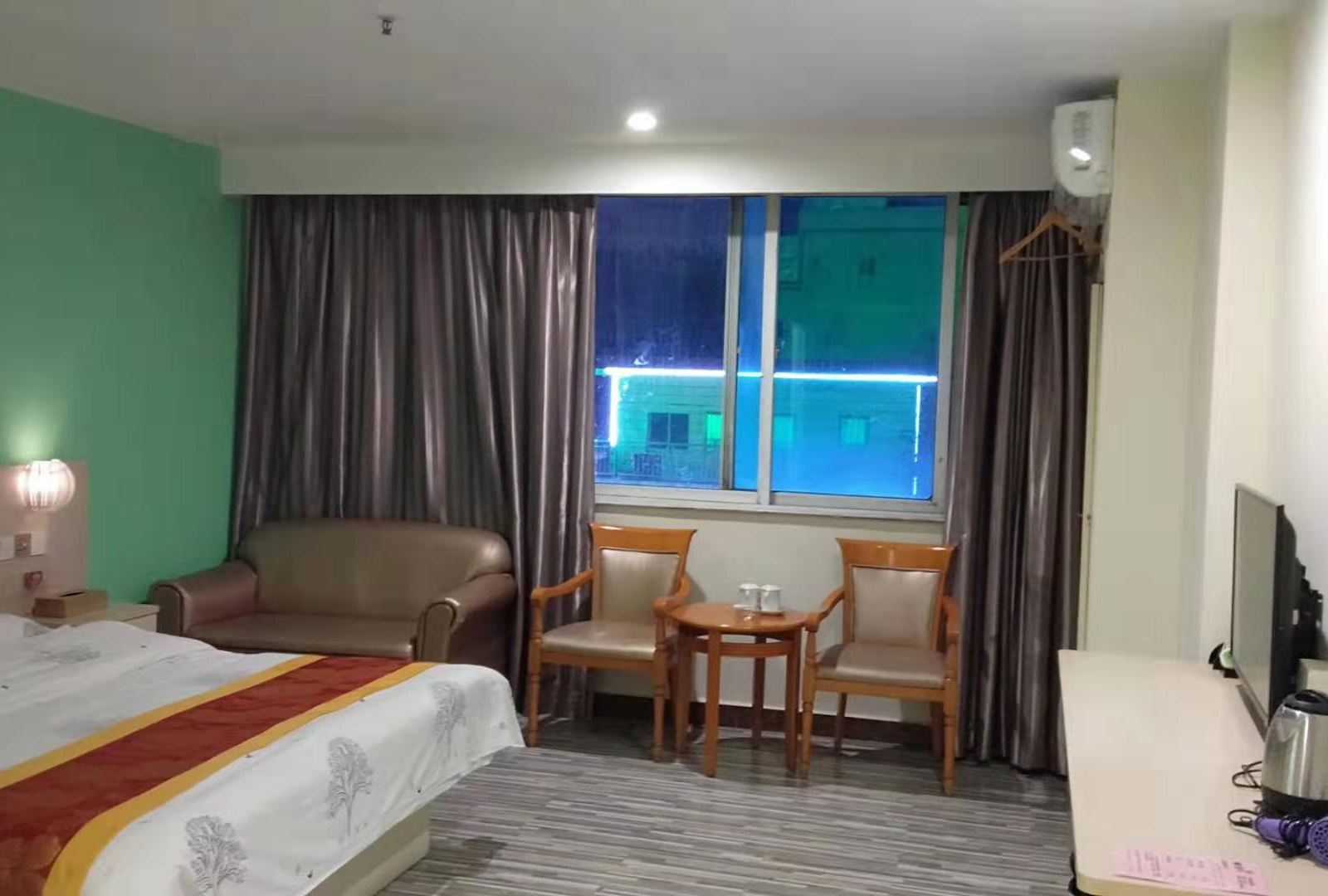 豪华大床房