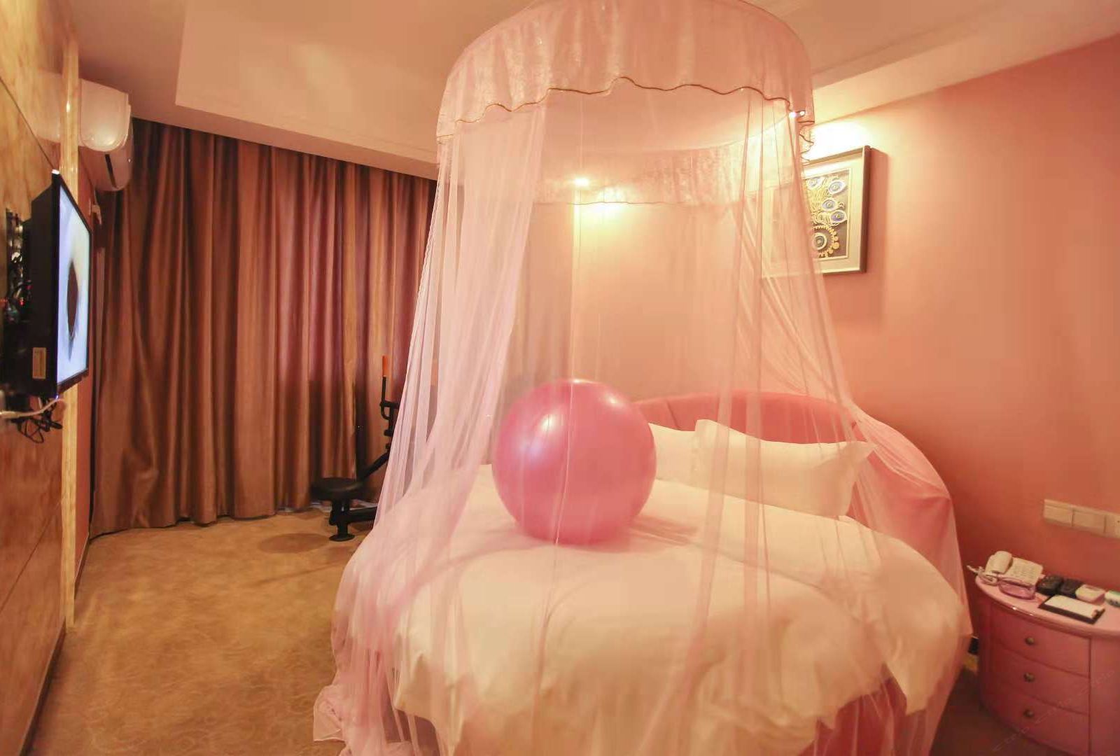 卡馨浪漫主题房